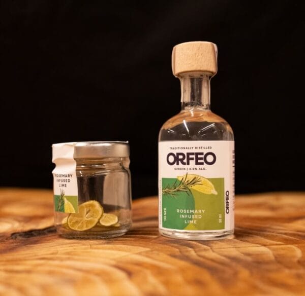 Rosemary infused lime Flasche und Botanicals